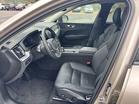 Used 2024 Volvo XC60 B5 Core image 11