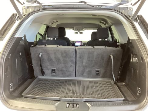 Used 2023 Ford Explorer XLT AWD/4WD image 33