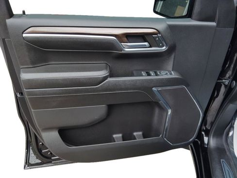 Used 2023 Chevrolet Silverado 1500 LT AWD/4WD image 14