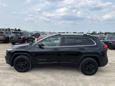 Used 2015 Jeep Cherokee Latitude w/ Cold Weather Group AWD/4WD image 12