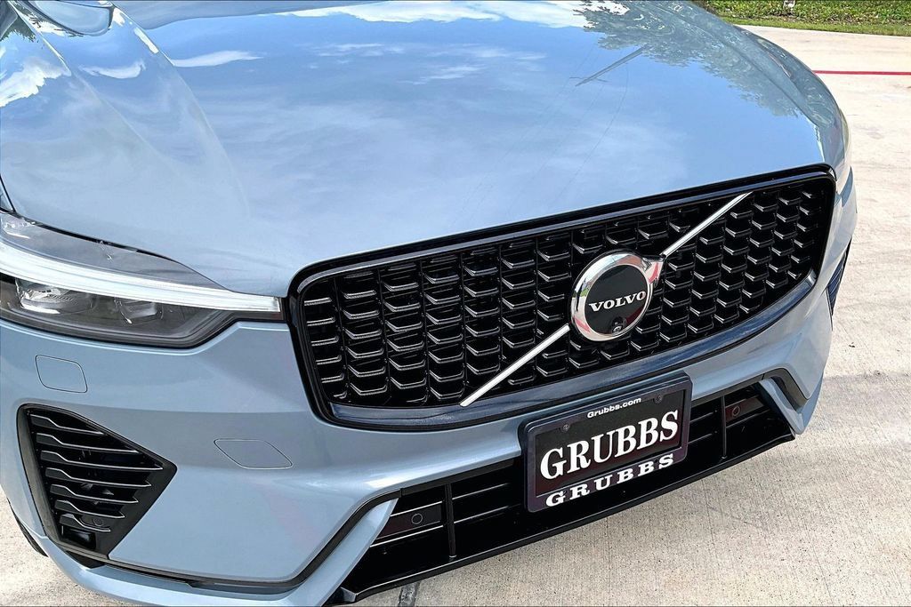 Used 2024 Volvo XC60 T8 Plus w/ Protection Package Premier AWD/4WD image 38