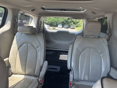 Used 2021 Chrysler Pacifica Limited AWD/4WD image 21