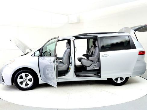 Used 2020 Toyota Sienna LE FWD image 10