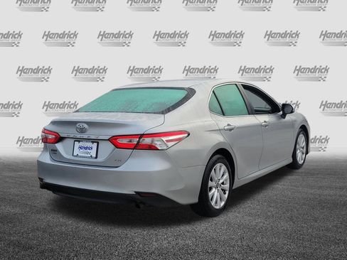 Used 2018 Toyota Camry LE image 7