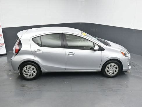 Used 2016 Toyota Prius C One image 30