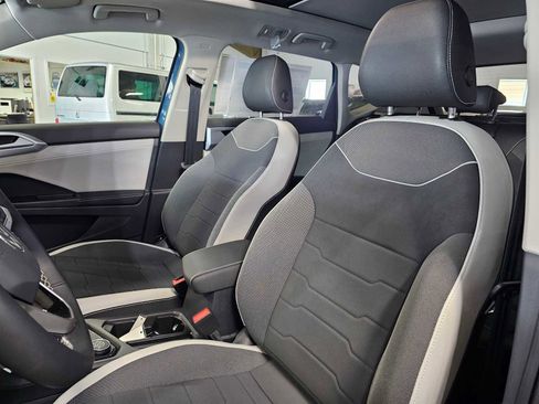 New 2025 Volkswagen Taos SE image 21