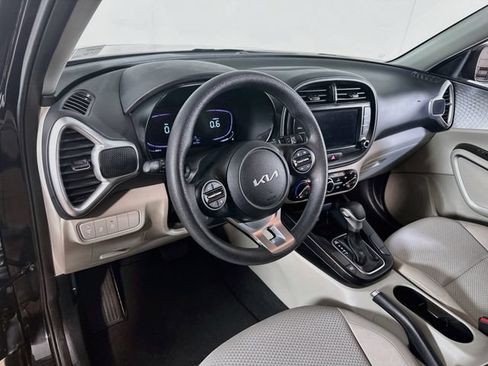Used 2023 Kia Soul LX w/ LX Technology Package FWD image 16