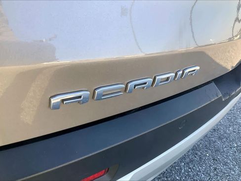 Used 2023 GMC Acadia SLE w/ Driver Convenience Package image 30