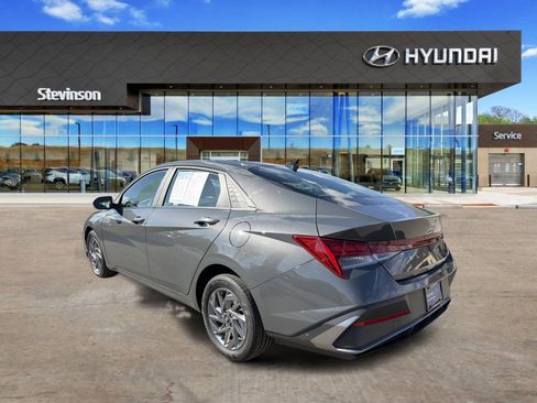 Certified 2024 Hyundai Elantra Blue FWD image 6