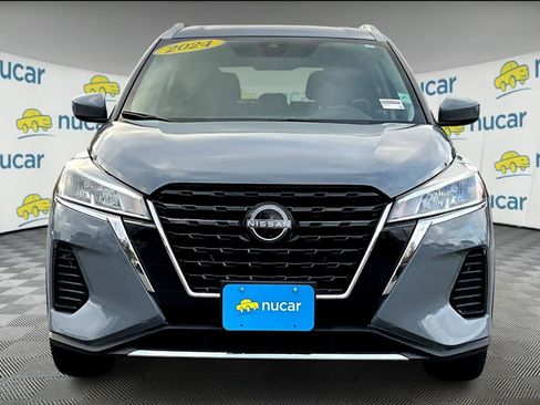 Used 2024 Nissan Kicks SV image 2