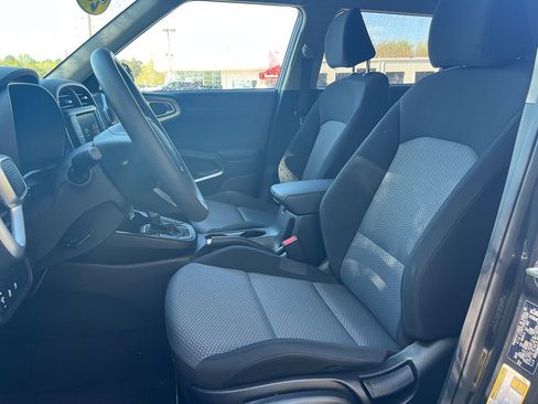 Used 2024 Kia Soul LX w/ Option Group 015 FWD image 12