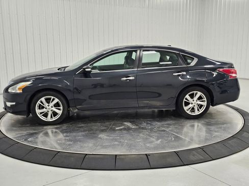 Used 2015 Nissan Altima 2.5 SL w/ Technology Package FWD image 2