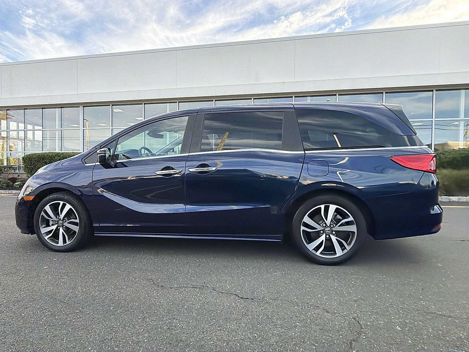 Used 2023 Honda Odyssey Touring image 11