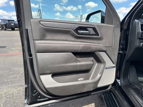 Used 2025 GMC Yukon AT4 Ultimate w/ LPO, Illumination Package image 12