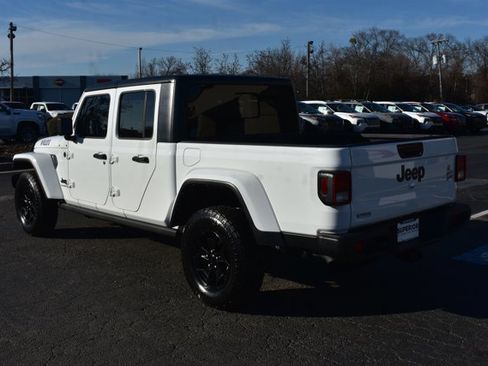 Used 2021 Jeep Gladiator Willys image 7