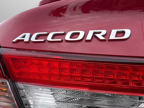 Used 2018 Honda Accord Sport image 27