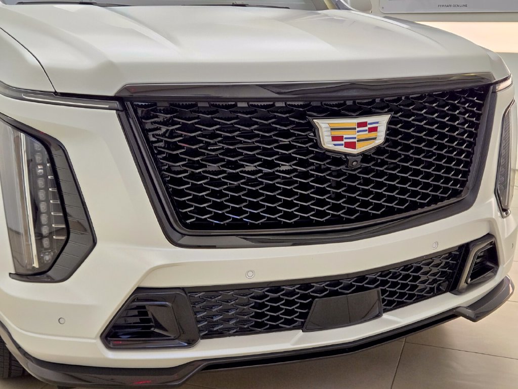 Used 2025 Cadillac Escalade V AWD/4WD image 4