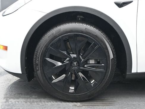 Used 2024 Tesla Model Y Long Range image 27