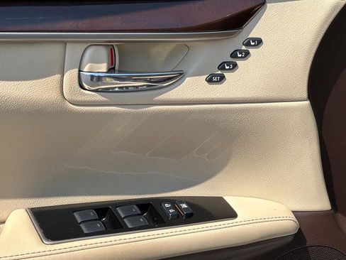 Used 2016 Lexus ES 350 w/ Premium Package w/Wood Trim FWD image 12