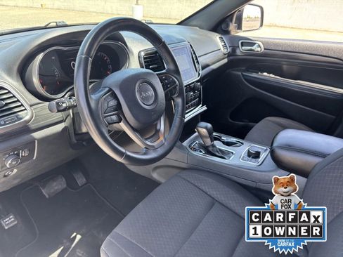 Used 2019 Jeep Grand Cherokee Laredo AWD/4WD image 19