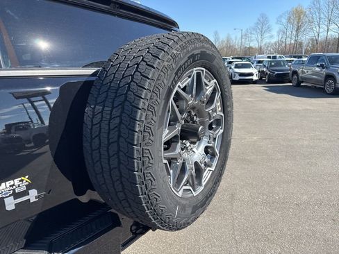 Used 2025 GMC Hummer EV 3X w/ LPO, Illumination Package image 33