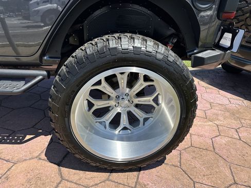 Used 2018 Jeep Wrangler Unlimited Sahara AWD/4WD image 21