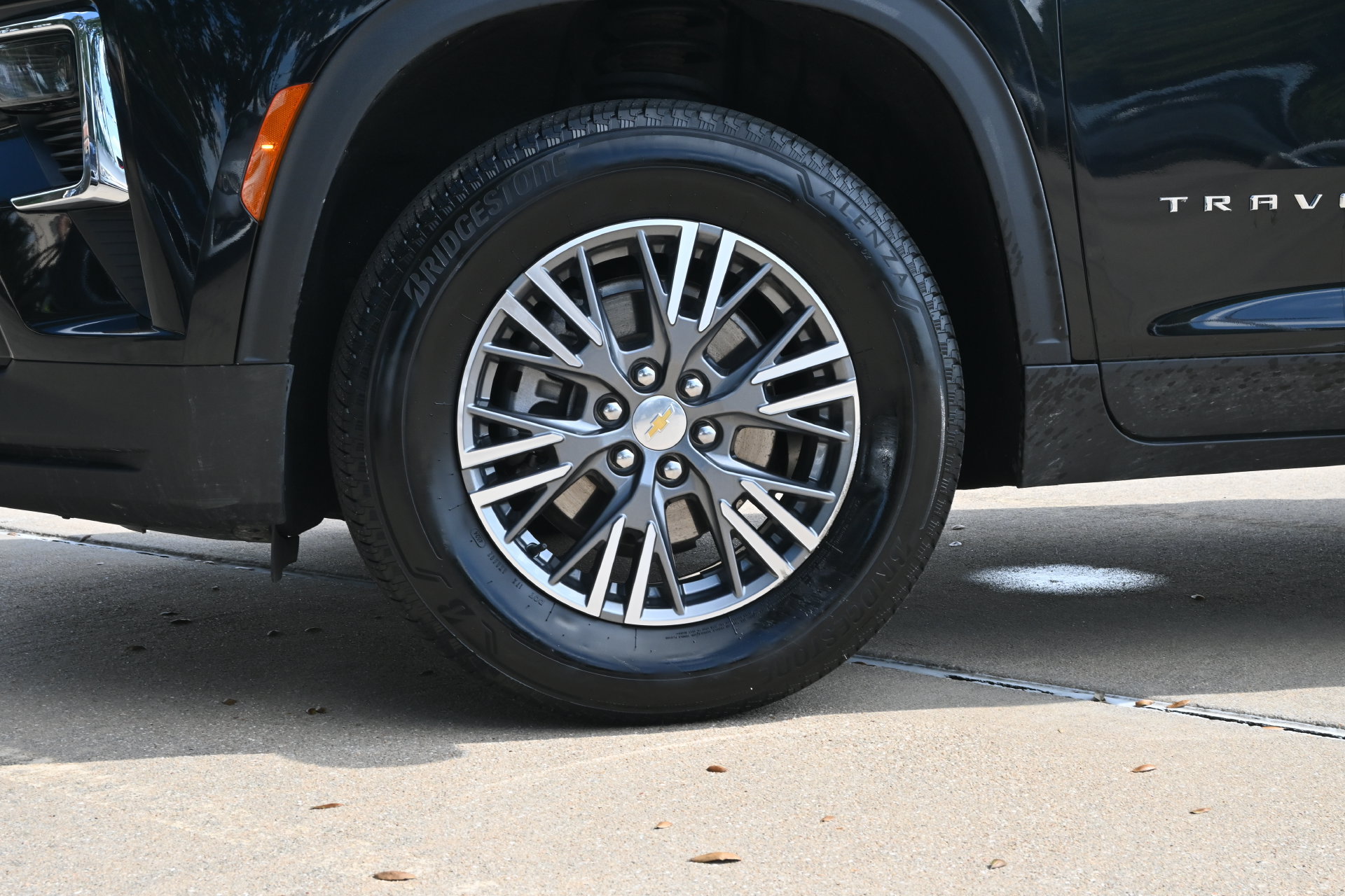 Used 2025 Chevrolet Traverse LT FWD image 28