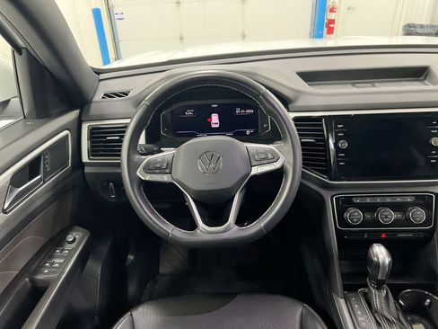 Used 2022 Volkswagen Atlas Cross Sport SE FWD image 11
