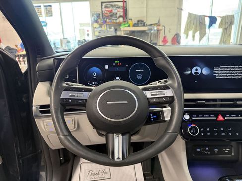 Used 2025 Hyundai Tucson Limited image 14