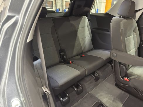 Used 2020 Chevrolet Traverse LT image 22