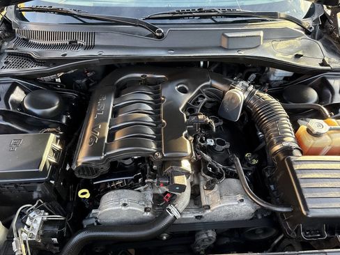 Used 2010 Chrysler 300 Touring image 32