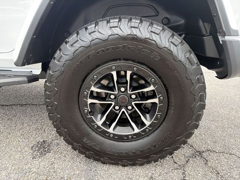 Used 2026 Jeep Wrangler Unlimited Rubicon AWD/4WD image 19