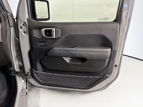 Used 2023 Jeep Wrangler Sahara image 31