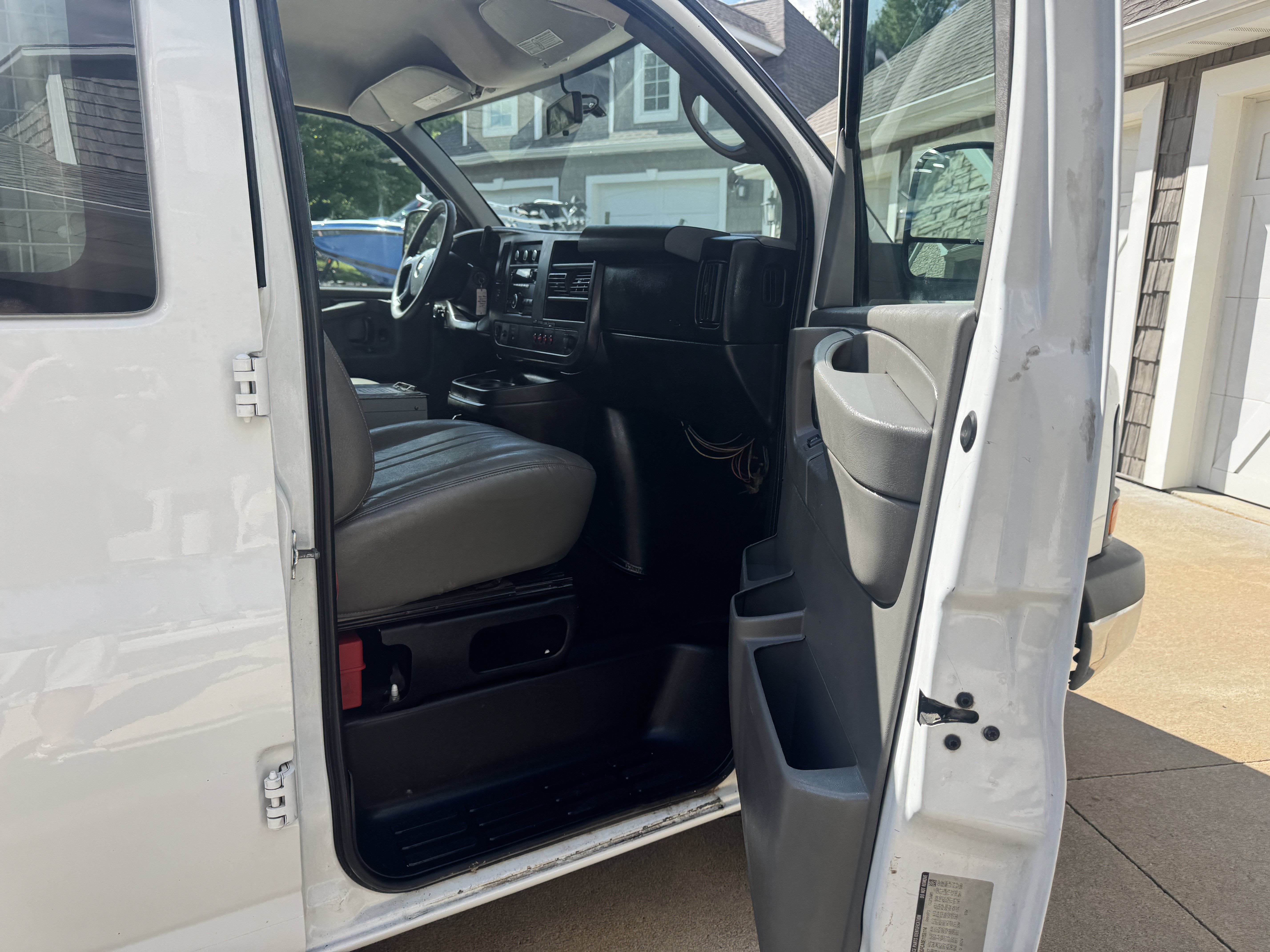 Used 2014 Chevrolet Express 2500 RWD image 17