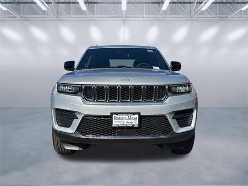New 2025 Jeep Grand Cherokee Laredo image 2