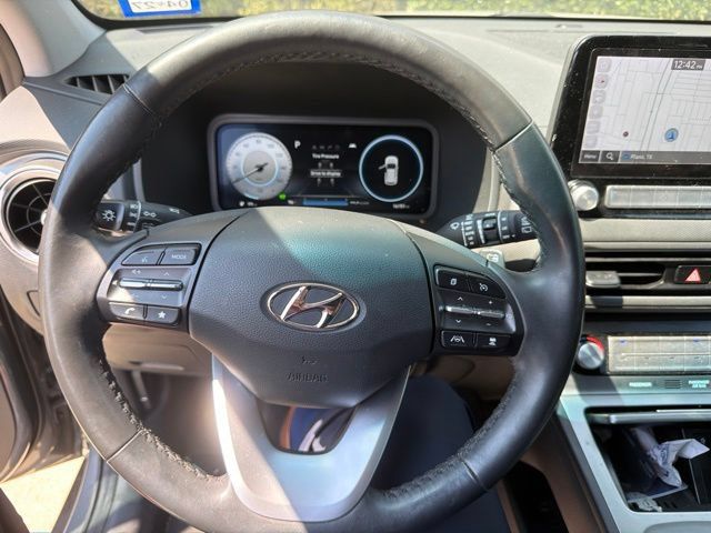 Certified 2023 Hyundai Kona Limited FWD image 5