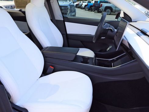 Used 2021 Tesla Model Y Long Range AWD/4WD image 25