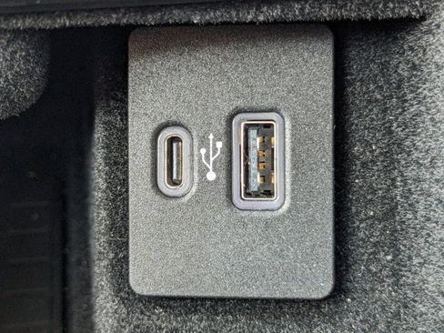 Certified 2023 Lincoln Nautilus Reserve w/ Equipment Group 201A image 22