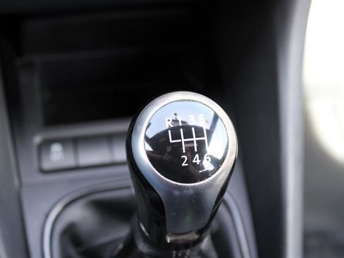 Used 2012 Volkswagen Golf 4-Door image 28