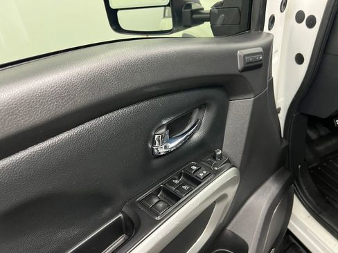 Used 2017 Nissan Titan Platinum Reserve image 11