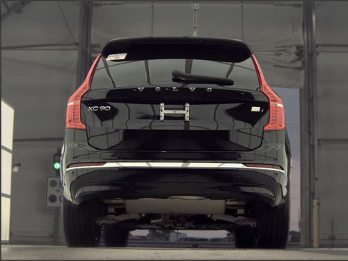 Used 2024 Volvo XC90 T8 Plus AWD/4WD image 13