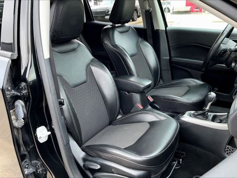 Used 2019 Jeep Compass Latitude w/ Cold Weather Group image 8