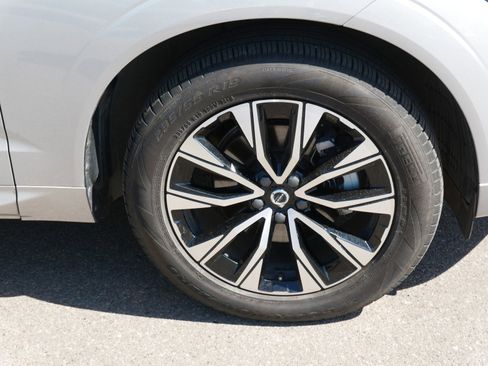 Certified 2025 Volvo XC60 B5 Plus AWD/4WD image 9