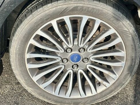 Used 2017 Ford Fusion SE w/ Equipment Group 202A image 5