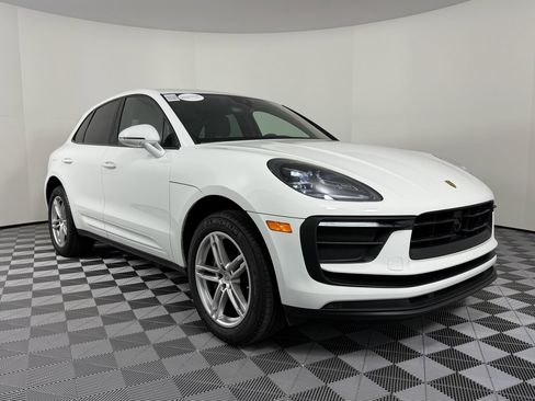 New 2025 Porsche Macan image 7