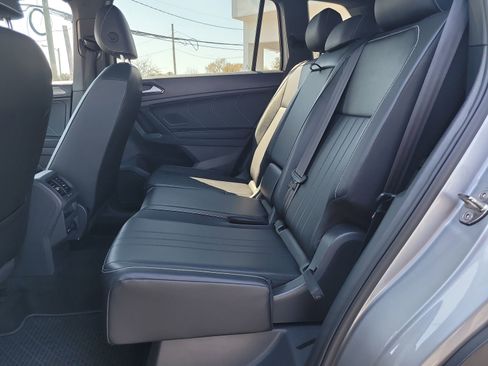 Used 2022 Volkswagen Tiguan SE R-Line image 12
