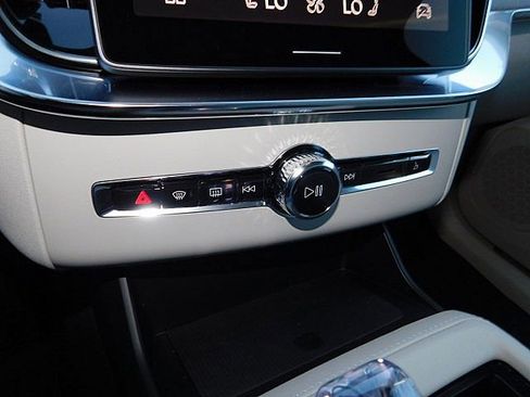 New 2026 Volvo XC90 B6 Ultra image 19