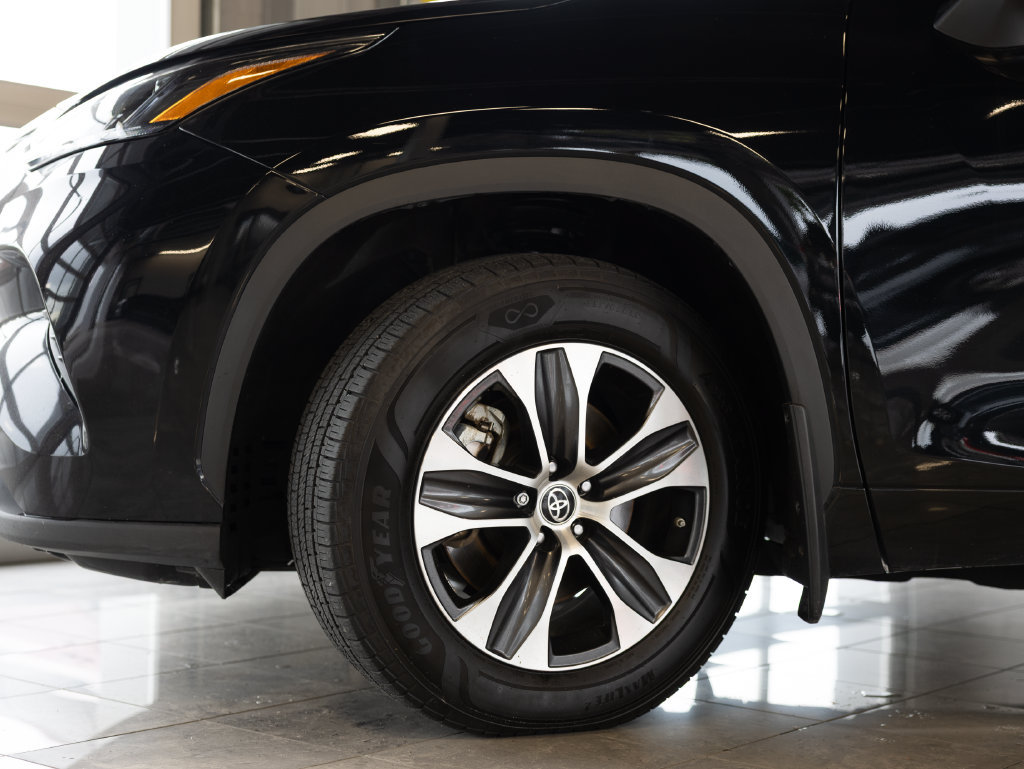 Used 2023 Toyota Highlander XLE AWD/4WD image 9