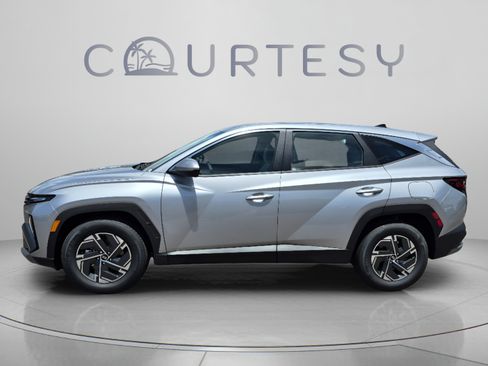 New 2026 Hyundai Tucson Blue SE FWD image 2