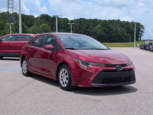 Used 2025 Toyota Corolla LE FWD image 7